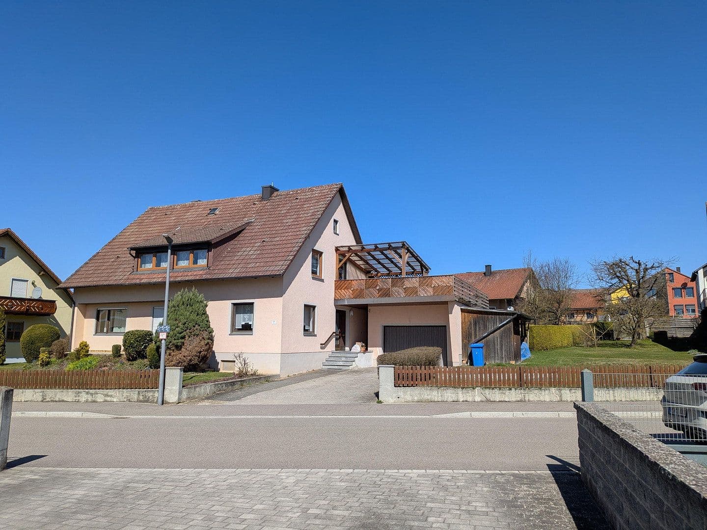 Predaj domu 175 m², pozemok 925 m², Schellenbachstr. 7, Eslarn, Bavorsko Predaj domu 175 m², pozemok 925 m², Schellenbachstr. 7, Eslarn, Bavorsko