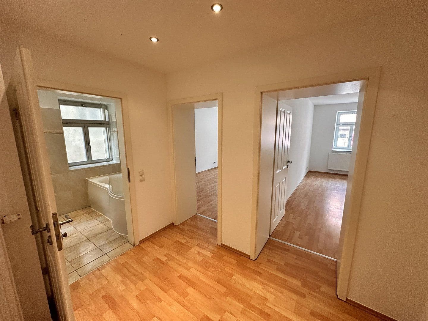 Prenájom bytu 2-izbový 73 m², Am Zehnt 9, Sinsheim, Bádensko-Wurttembersko Prenájom bytu 2-izbový 73 m², Am Zehnt 9, Sinsheim, Bádensko-Wurttembersko