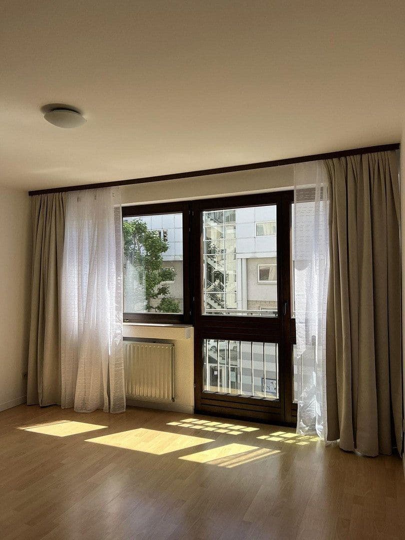 Prenájom bytu 2-izbový 70 m², Oederweg 43, FRANKFURT AM MAIN, Hesensko Prenájom bytu 2-izbový 70 m², Oederweg 43, FRANKFURT AM MAIN, Hesensko