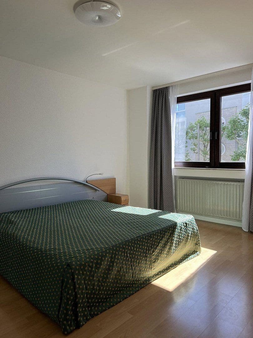 Prenájom bytu 2-izbový 70 m², Oederweg 43, FRANKFURT AM MAIN, Hesensko Prenájom bytu 2-izbový 70 m², Oederweg 43, FRANKFURT AM MAIN, Hesensko
