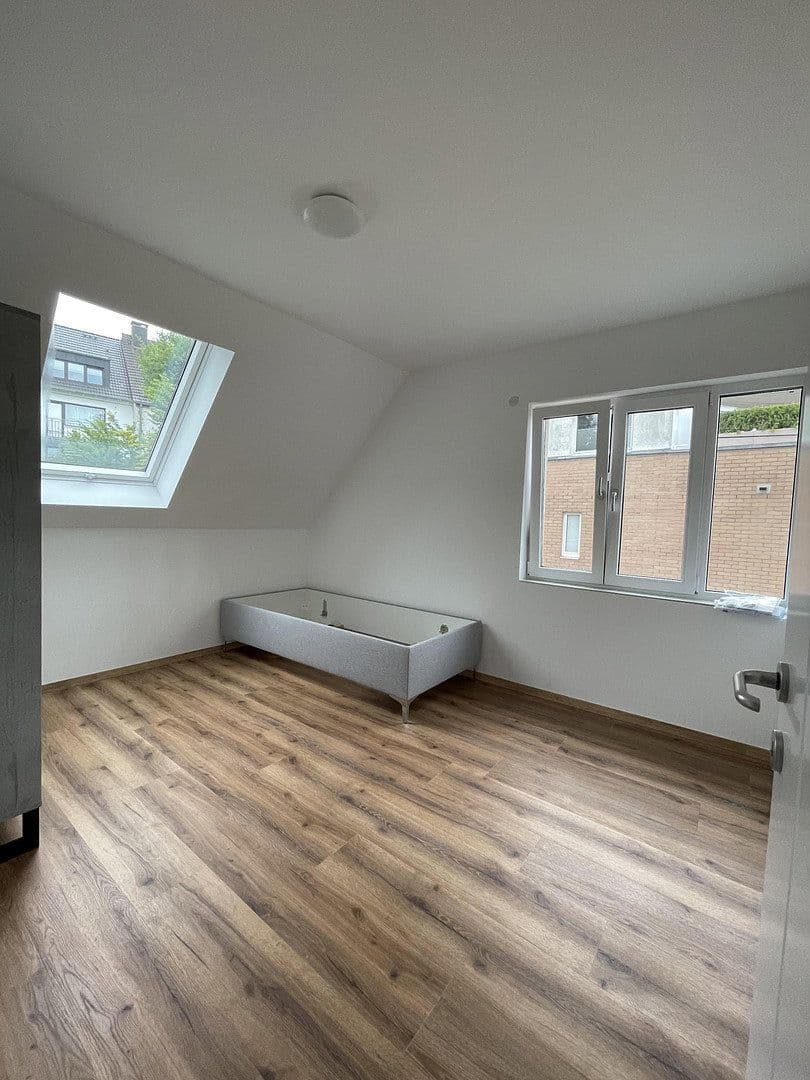Prenájom bytu 5-izbový 99 m², Düsseldorf, Severné Porýnie - Westfálsko Prenájom bytu 5-izbový 99 m², Düsseldorf, Severné Porýnie - Westfálsko