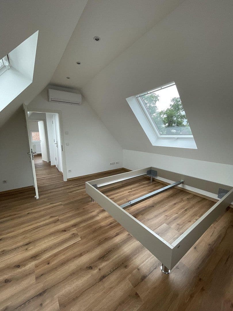 Prenájom bytu 5-izbový 99 m², Düsseldorf, Severné Porýnie - Westfálsko Prenájom bytu 5-izbový 99 m², Düsseldorf, Severné Porýnie - Westfálsko