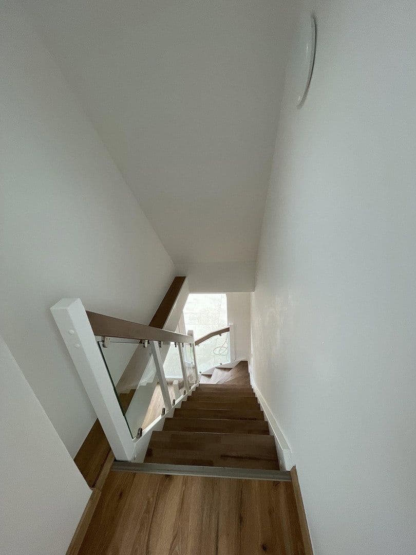 Prenájom bytu 5-izbový 99 m², Düsseldorf, Severné Porýnie - Westfálsko Prenájom bytu 5-izbový 99 m², Düsseldorf, Severné Porýnie - Westfálsko