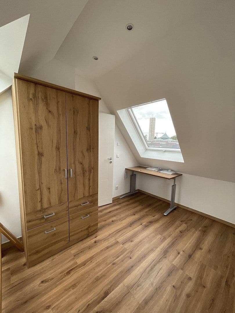 Prenájom bytu 5-izbový 99 m², Düsseldorf, Severné Porýnie - Westfálsko Prenájom bytu 5-izbový 99 m², Düsseldorf, Severné Porýnie - Westfálsko