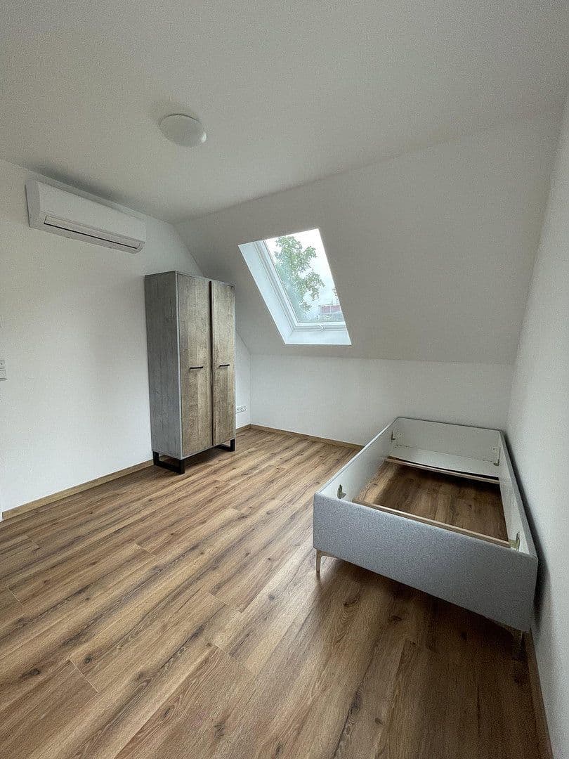 Prenájom bytu 5-izbový 99 m², Düsseldorf, Severné Porýnie - Westfálsko Prenájom bytu 5-izbový 99 m², Düsseldorf, Severné Porýnie - Westfálsko