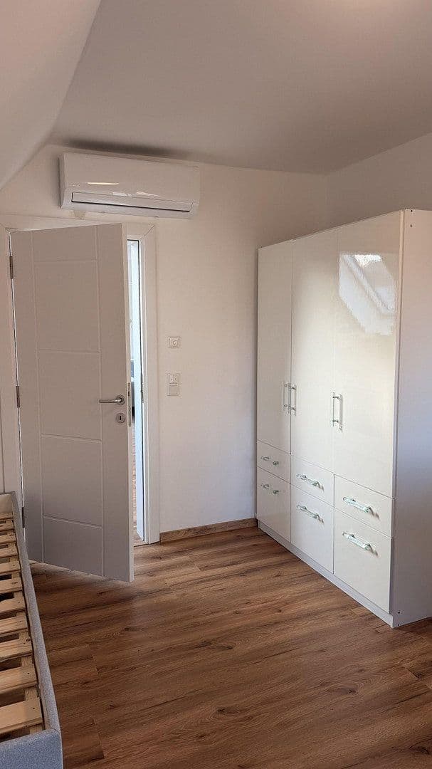 Prenájom bytu 5-izbový 99 m², Düsseldorf, Severné Porýnie - Westfálsko Prenájom bytu 5-izbový 99 m², Düsseldorf, Severné Porýnie - Westfálsko