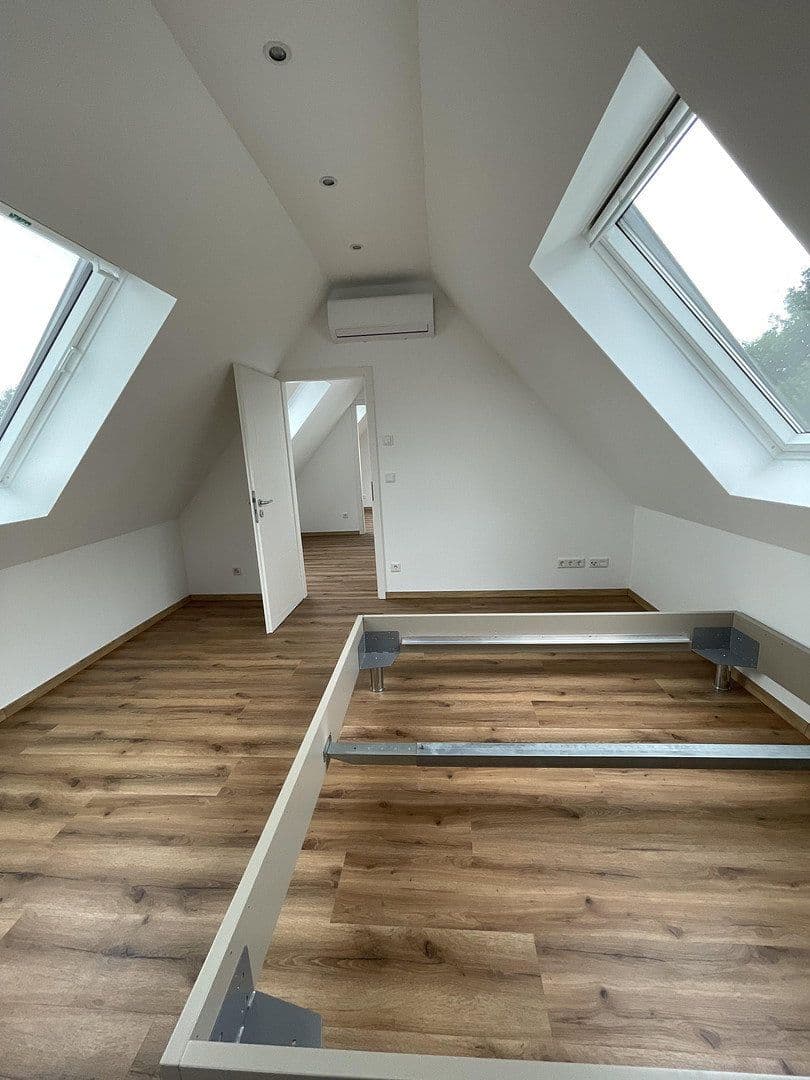 Prenájom bytu 5-izbový 99 m², Düsseldorf, Severné Porýnie - Westfálsko Prenájom bytu 5-izbový 99 m², Düsseldorf, Severné Porýnie - Westfálsko