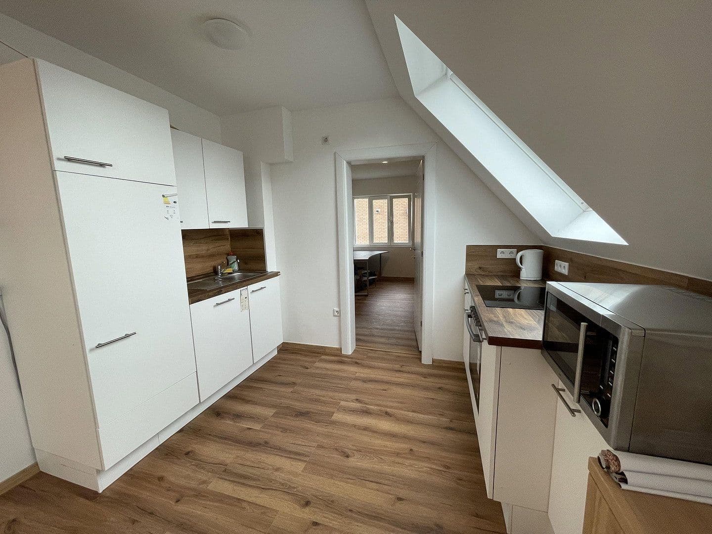 Prenájom bytu 5-izbový 99 m², Düsseldorf, Severné Porýnie - Westfálsko Prenájom bytu 5-izbový 99 m², Düsseldorf, Severné Porýnie - Westfálsko