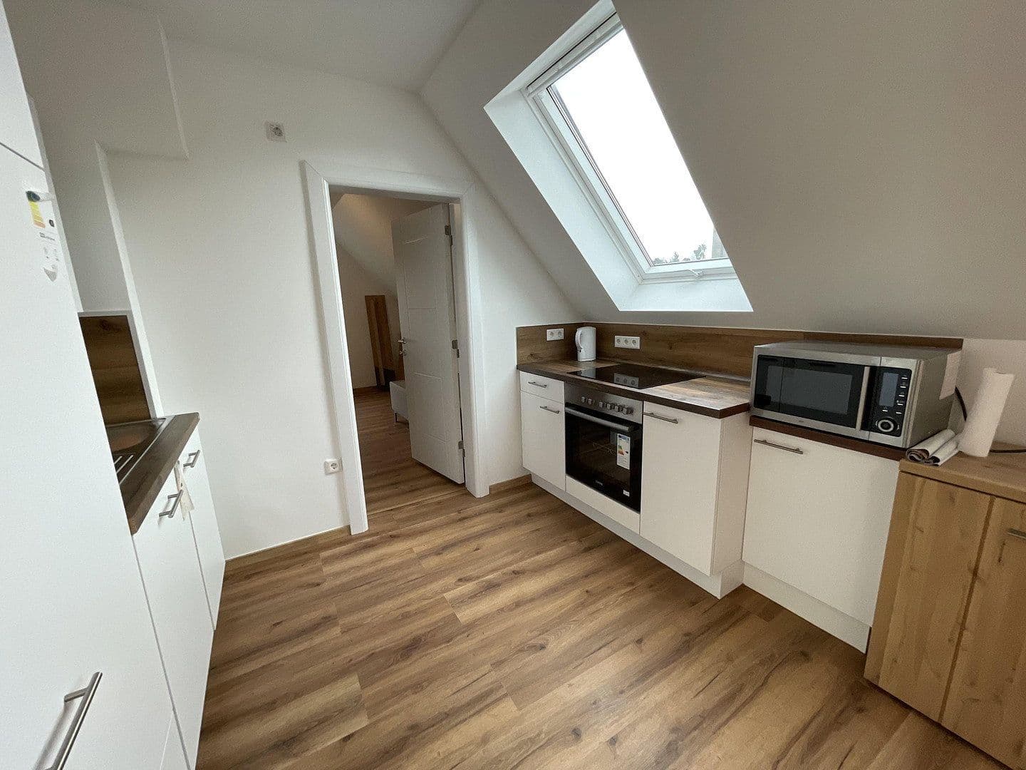 Prenájom bytu 5-izbový 99 m², Düsseldorf, Severné Porýnie - Westfálsko Prenájom bytu 5-izbový 99 m², Düsseldorf, Severné Porýnie - Westfálsko