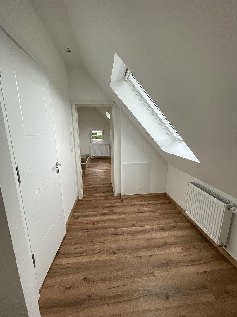 Prenájom bytu 5-izbový 99 m², Düsseldorf, Severné Porýnie - Westfálsko Prenájom bytu 5-izbový 99 m², Düsseldorf, Severné Porýnie - Westfálsko