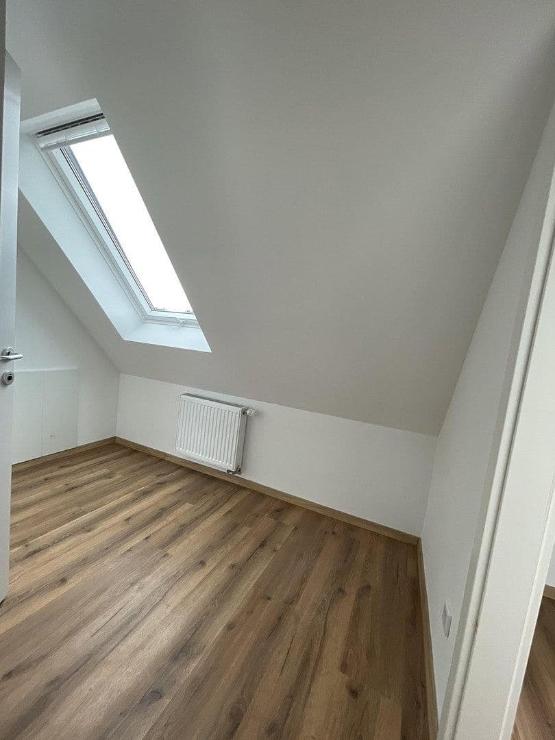 Prenájom bytu 5-izbový 99 m², Düsseldorf, Severné Porýnie - Westfálsko Prenájom bytu 5-izbový 99 m², Düsseldorf, Severné Porýnie - Westfálsko
