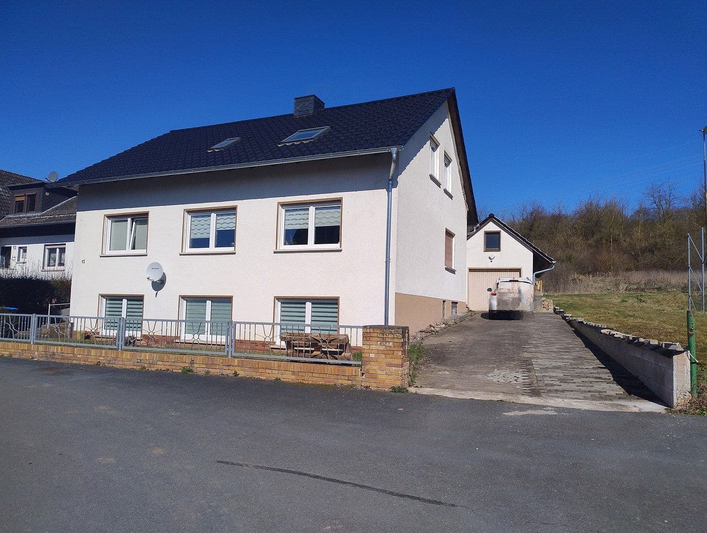 Predaj domu 180 m², pozemok 611 m², Herleshausen, Hesensko Predaj domu 180 m², pozemok 611 m², Herleshausen, Hesensko