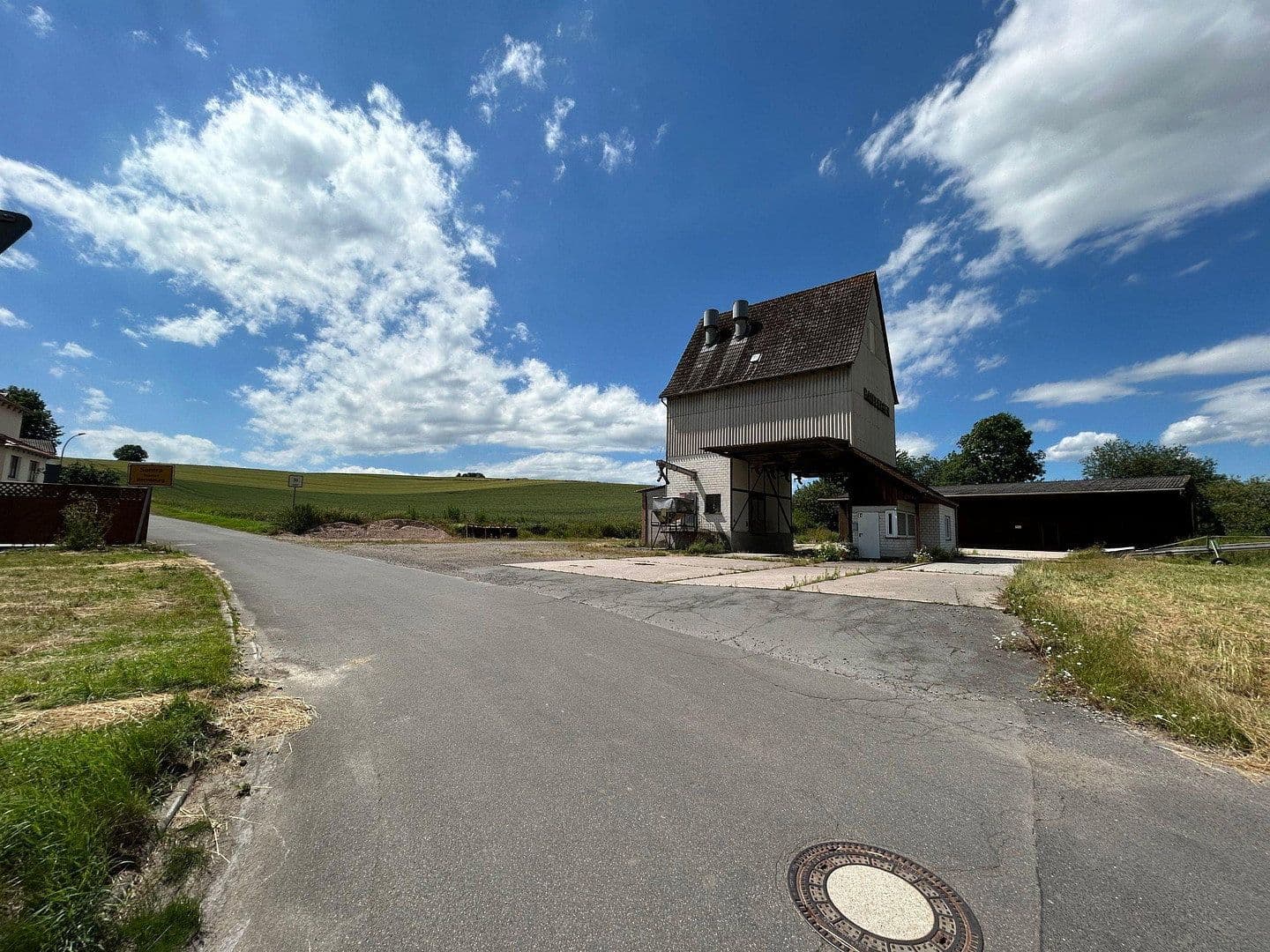 Predaj nebytového priestoru 2.508 m², Raiffeisenstraße 2, Sontra, Hesensko Predaj nebytového priestoru 2.508 m², Raiffeisenstraße 2, Sontra, Hesensko