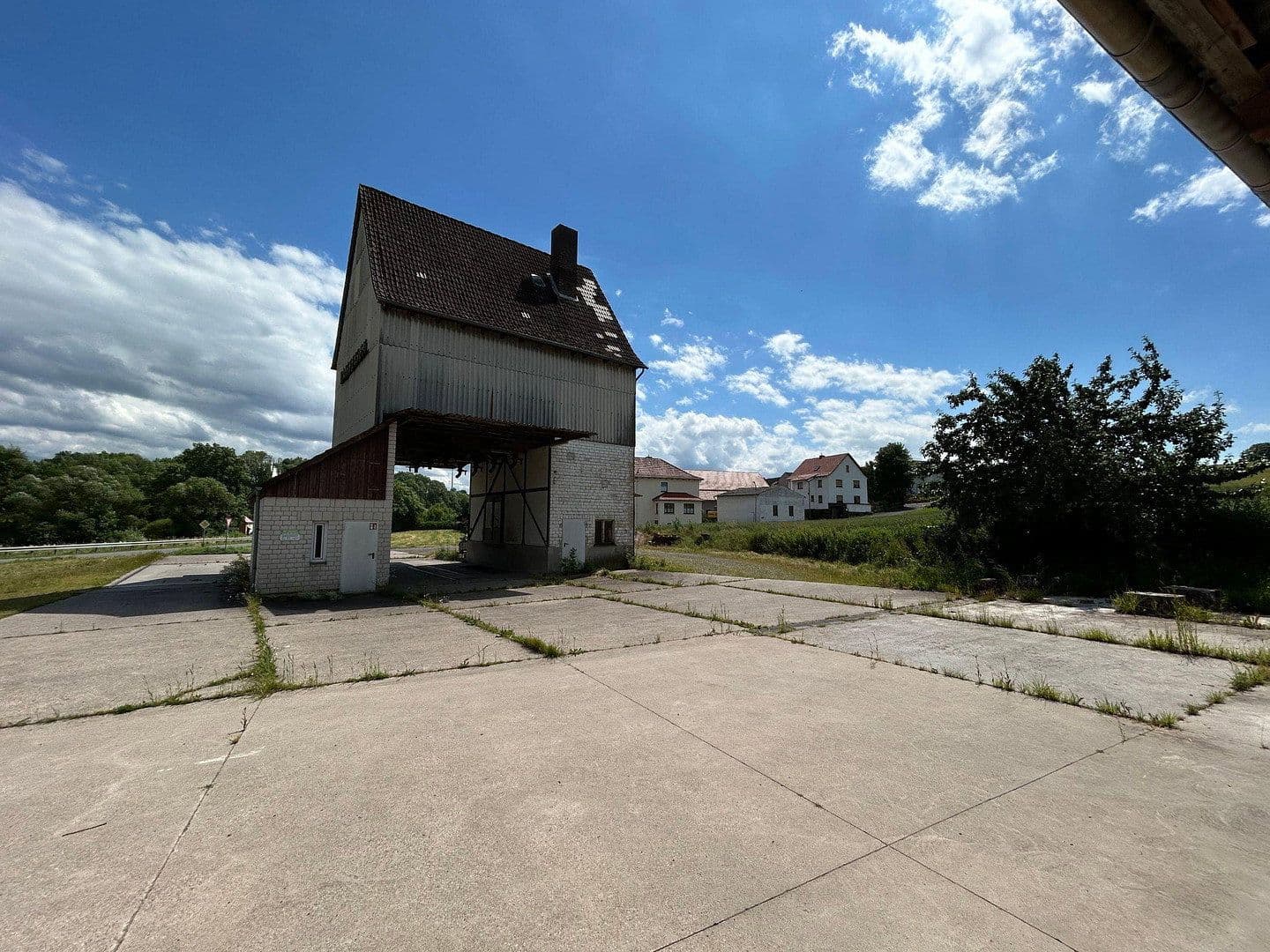Predaj nebytového priestoru 2.508 m², Raiffeisenstraße 2, Sontra, Hesensko Predaj nebytového priestoru 2.508 m², Raiffeisenstraße 2, Sontra, Hesensko