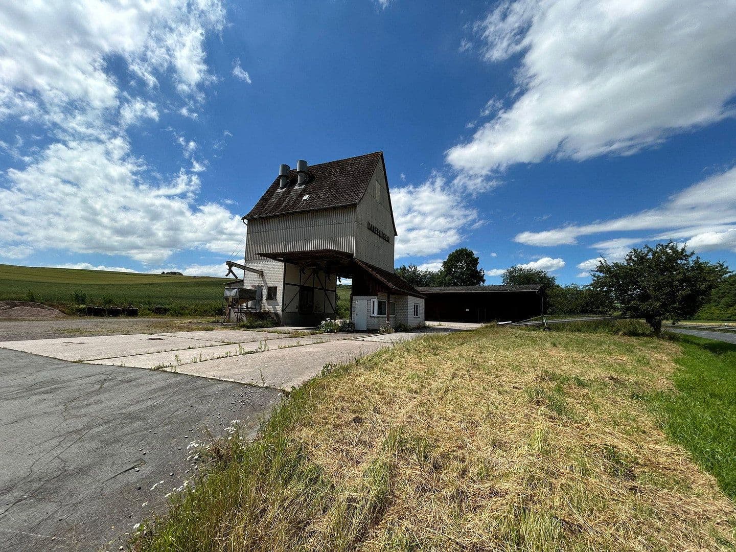 Predaj nebytového priestoru 2.508 m², Raiffeisenstraße 2, Sontra, Hesensko Predaj nebytového priestoru 2.508 m², Raiffeisenstraße 2, Sontra, Hesensko