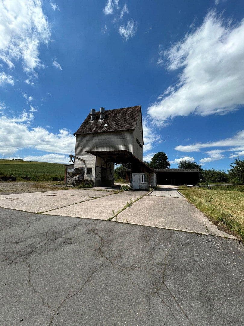 Predaj nebytového priestoru 2.508 m², Raiffeisenstraße 2, Sontra, Hesensko Predaj nebytového priestoru 2.508 m², Raiffeisenstraße 2, Sontra, Hesensko