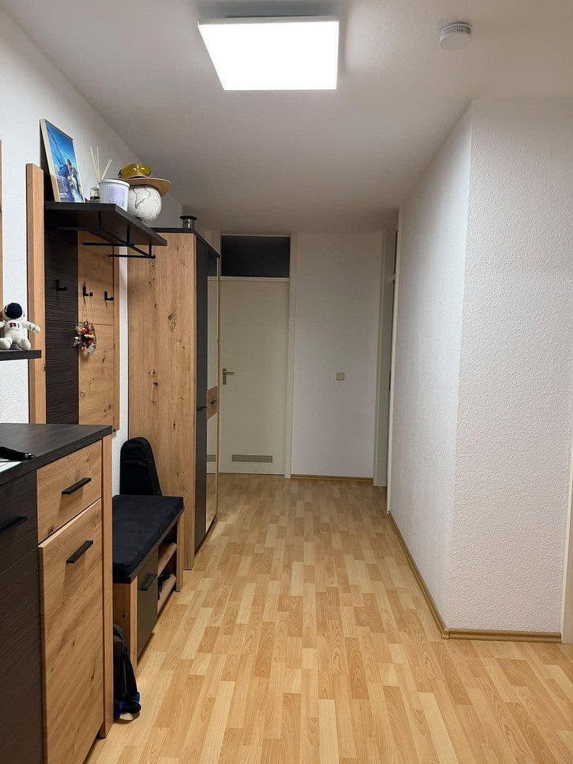 Prenájom bytu 3-izbový 90 m², Hallesche Allee 13, Karlsruhe, Bádensko-Wurttembersko Prenájom bytu 3-izbový 90 m², Hallesche Allee 13, Karlsruhe, Bádensko-Wurttembersko