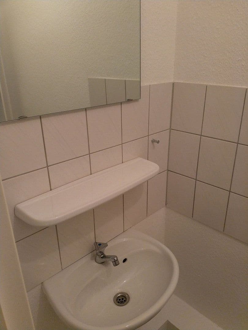 Prenájom bytu 3-izbový 90 m², Hallesche Allee 13, Karlsruhe, Bádensko-Wurttembersko Prenájom bytu 3-izbový 90 m², Hallesche Allee 13, Karlsruhe, Bádensko-Wurttembersko