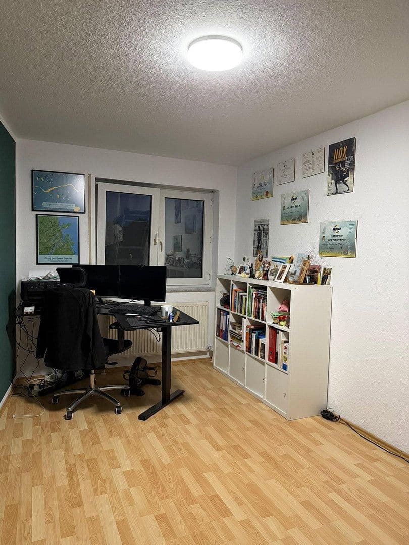 Prenájom bytu 3-izbový 90 m², Hallesche Allee 13, Karlsruhe, Bádensko-Wurttembersko Prenájom bytu 3-izbový 90 m², Hallesche Allee 13, Karlsruhe, Bádensko-Wurttembersko