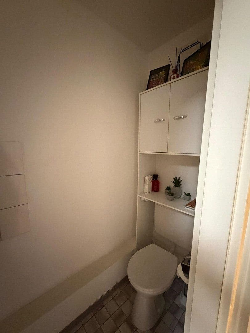 Prenájom bytu 3-izbový 90 m², Hallesche Allee 13, Karlsruhe, Bádensko-Wurttembersko Prenájom bytu 3-izbový 90 m², Hallesche Allee 13, Karlsruhe, Bádensko-Wurttembersko
