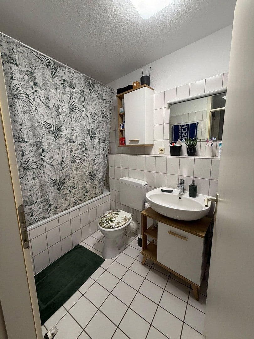 Prenájom bytu 3-izbový 90 m², Hallesche Allee 13, Karlsruhe, Bádensko-Wurttembersko Prenájom bytu 3-izbový 90 m², Hallesche Allee 13, Karlsruhe, Bádensko-Wurttembersko