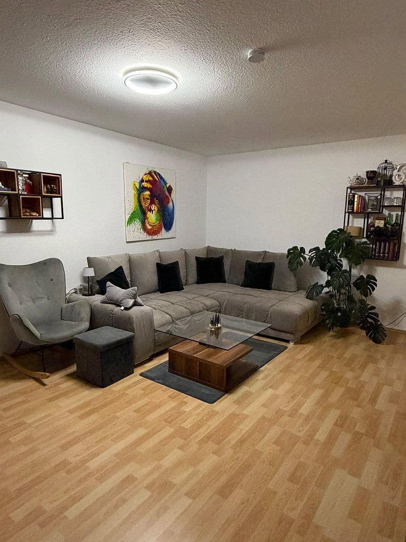Prenájom bytu 3-izbový 90 m², Hallesche Allee 13, Karlsruhe, Bádensko-Wurttembersko Prenájom bytu 3-izbový 90 m², Hallesche Allee 13, Karlsruhe, Bádensko-Wurttembersko