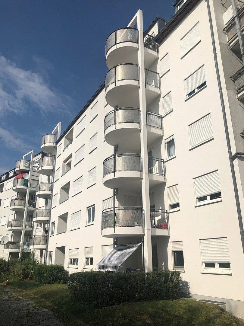 Prenájom bytu 3-izbový 90 m², Hallesche Allee 13, Karlsruhe, Bádensko-Wurttembersko Prenájom bytu 3-izbový 90 m², Hallesche Allee 13, Karlsruhe, Bádensko-Wurttembersko