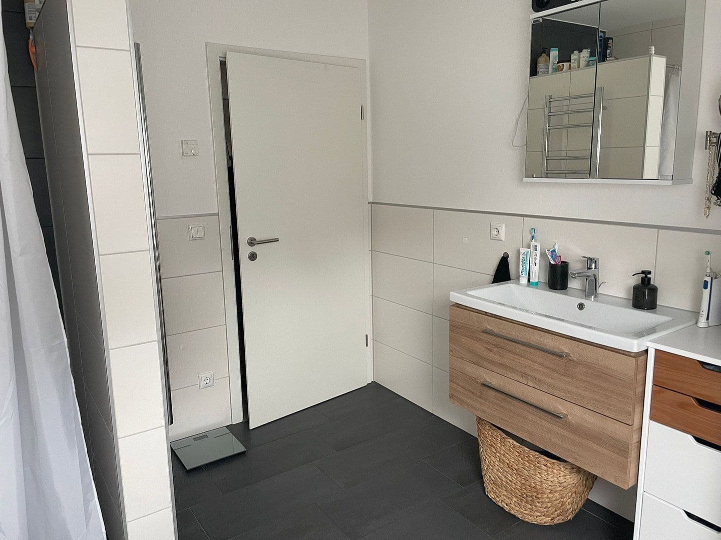 Prenájom bytu 2-izbový 80 m², Am Segelberg 13, Wassenberg, Severné Porýnie - Westfálsko Prenájom bytu 2-izbový 80 m², Am Segelberg 13, Wassenberg, Severné Porýnie - Westfálsko