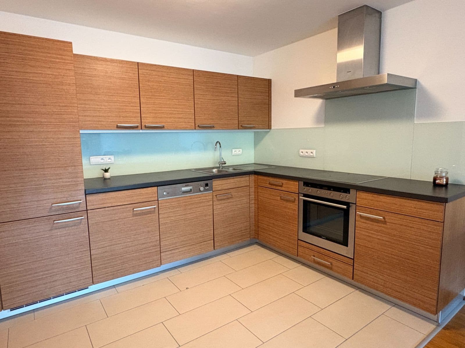 Prenájom bytu 2-izbový 75 m², Linhartova, Praha, Praha Prenájom bytu 2-izbový 75 m², Linhartova, Praha, Praha
