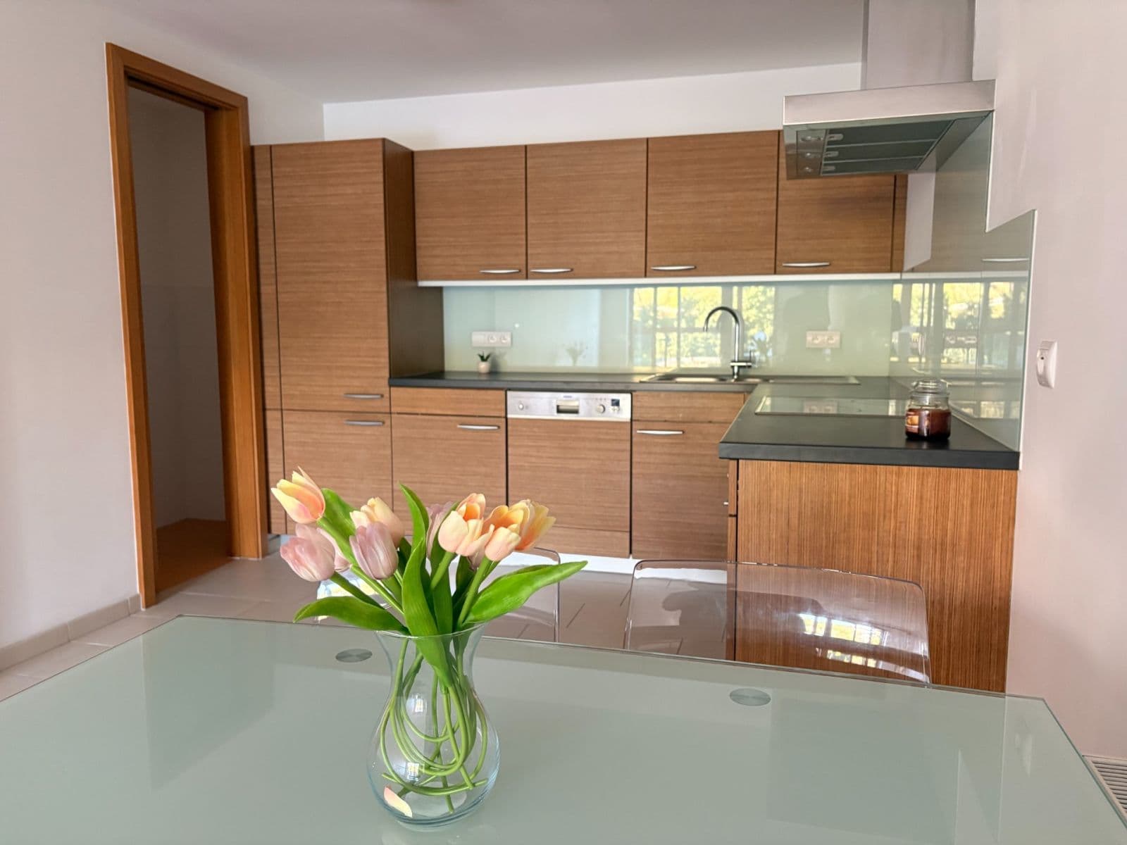 Prenájom bytu 2-izbový 75 m², Linhartova, Praha, Praha Prenájom bytu 2-izbový 75 m², Linhartova, Praha, Praha