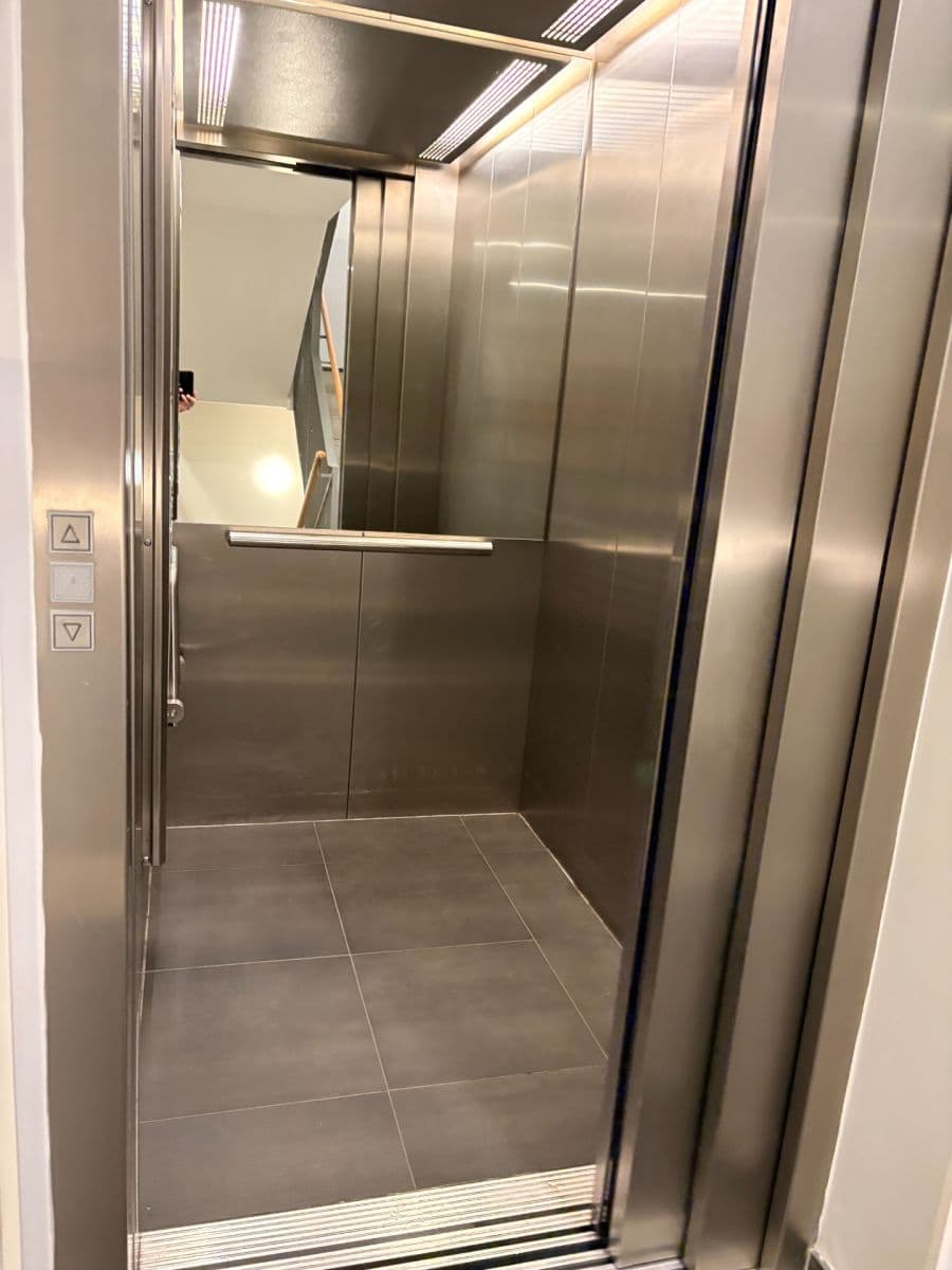 Prenájom bytu 2-izbový 75 m², Linhartova, Praha, Praha Prenájom bytu 2-izbový 75 m², Linhartova, Praha, Praha