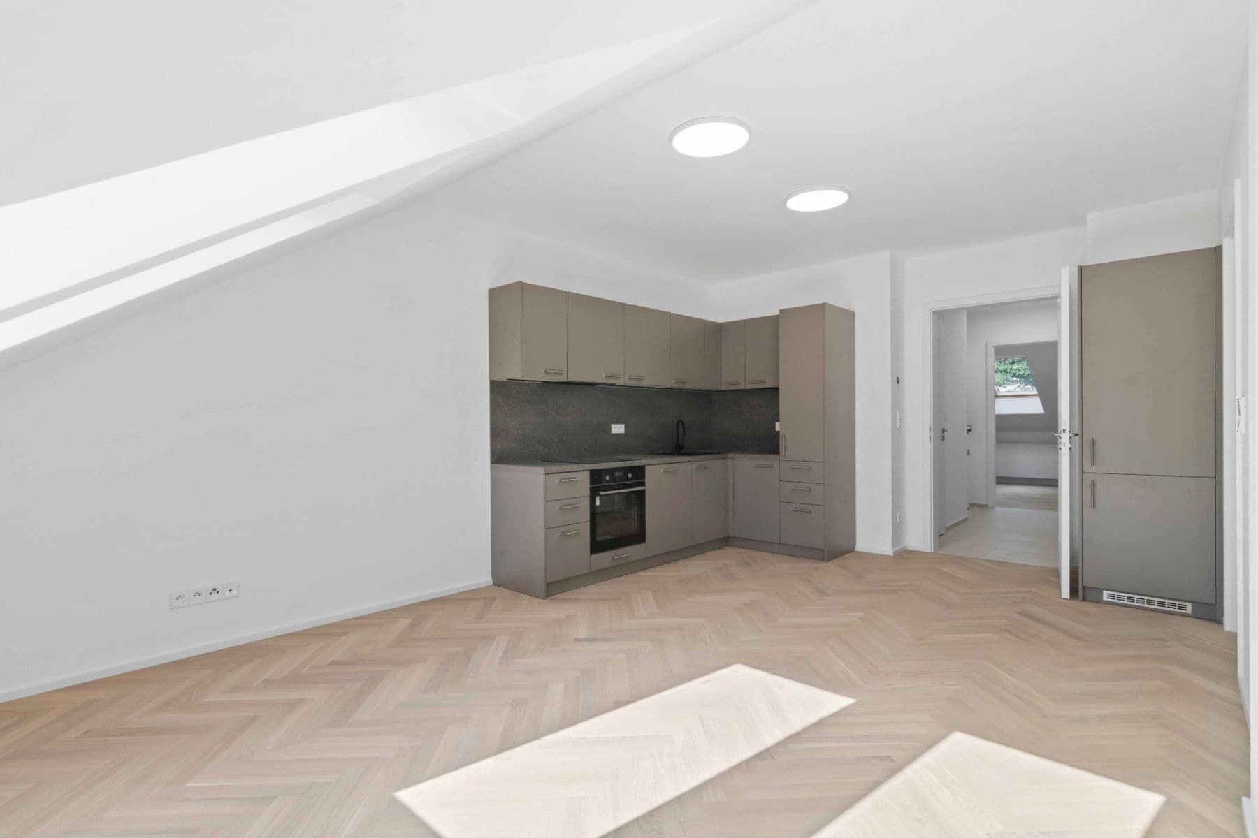 Prenájom bytu 3-izbový 91 m², Sezimova, Praha, Praha Prenájom bytu 3-izbový 91 m², Sezimova, Praha, Praha