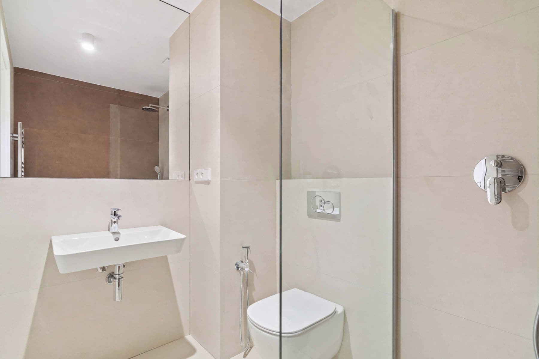 Prenájom bytu 3-izbový 91 m², Sezimova, Praha, Praha Prenájom bytu 3-izbový 91 m², Sezimova, Praha, Praha