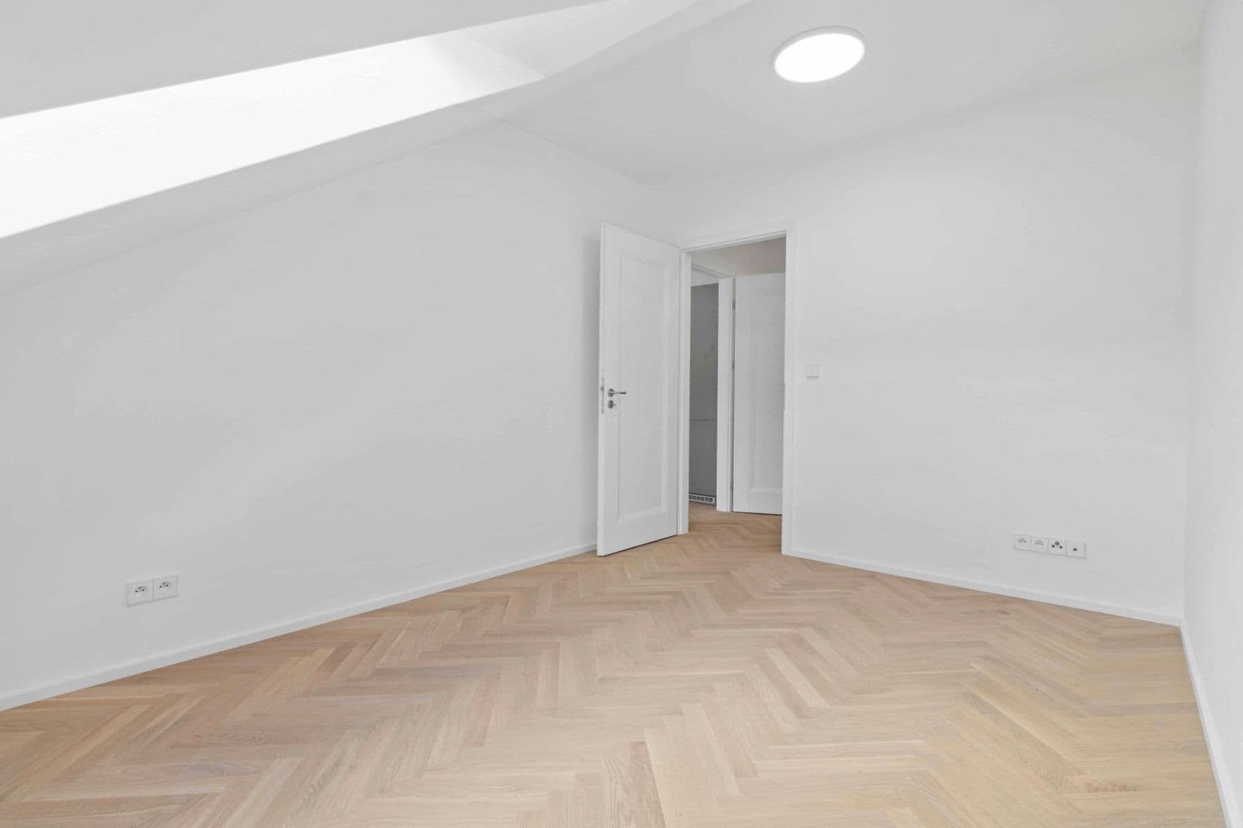 Prenájom bytu 3-izbový 91 m², Sezimova, Praha, Praha Prenájom bytu 3-izbový 91 m², Sezimova, Praha, Praha