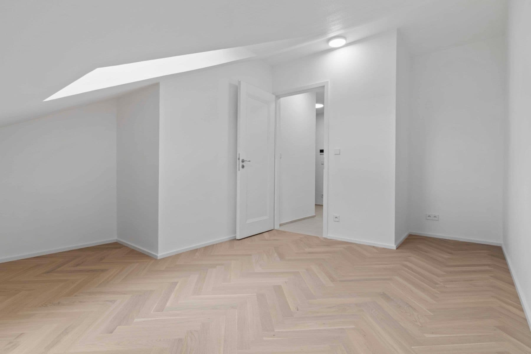 Prenájom bytu 3-izbový 91 m², Sezimova, Praha, Praha Prenájom bytu 3-izbový 91 m², Sezimova, Praha, Praha
