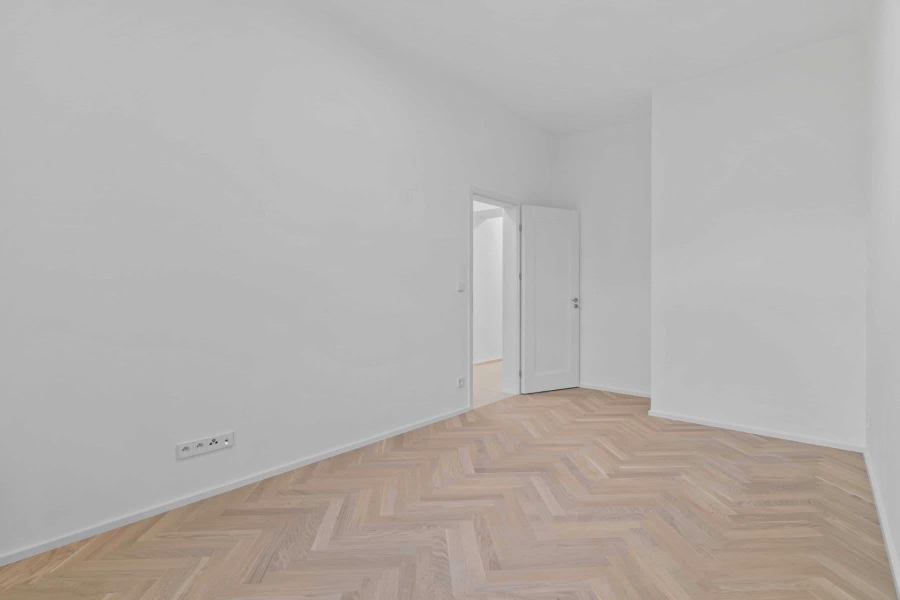 Prenájom bytu 4-izbový 87 m², Sezimova, Praha, Praha Prenájom bytu 4-izbový 87 m², Sezimova, Praha, Praha