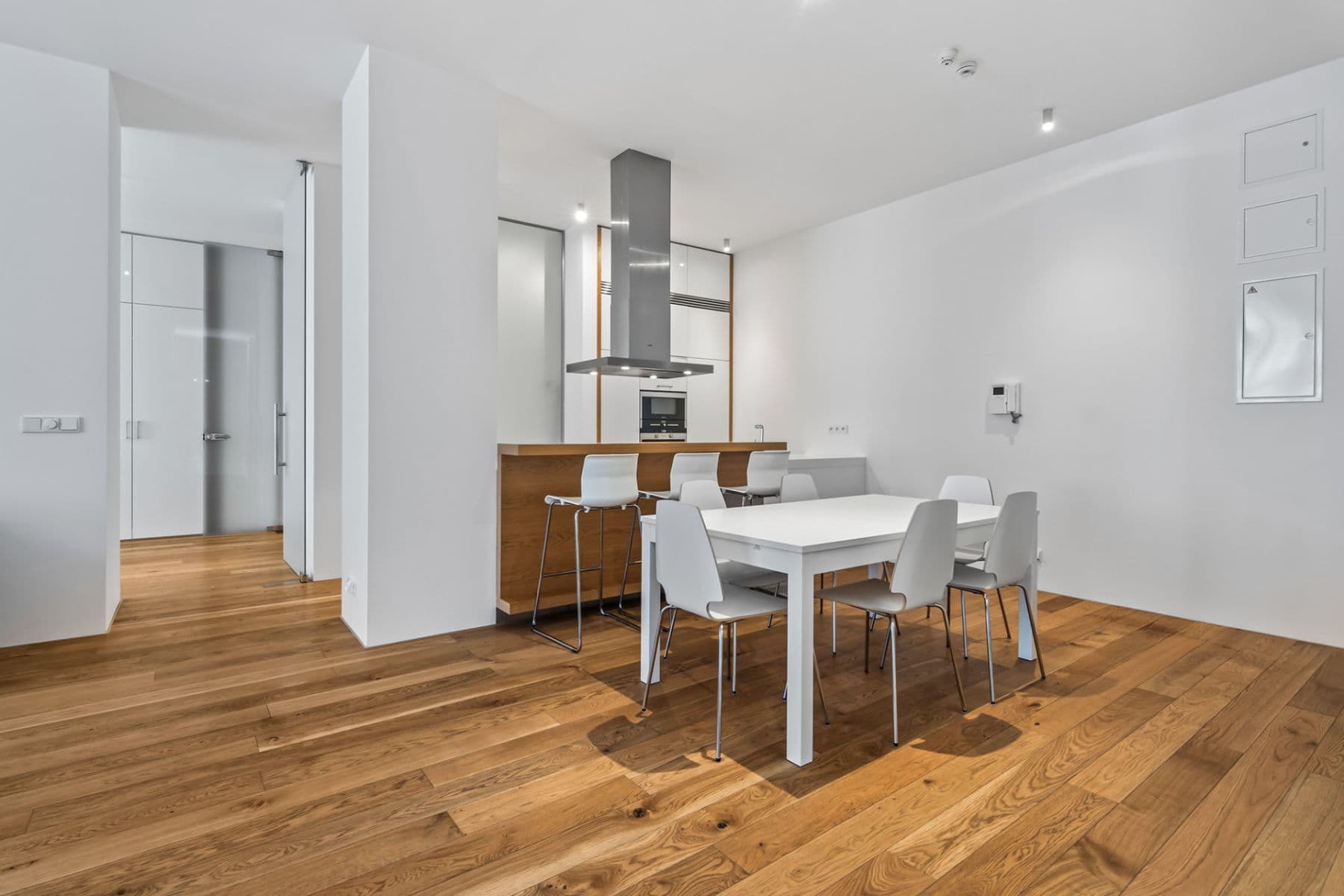Prenájom bytu 3-izbový 109 m², Laubova, Praha, Praha Prenájom bytu 3-izbový 109 m², Laubova, Praha, Praha