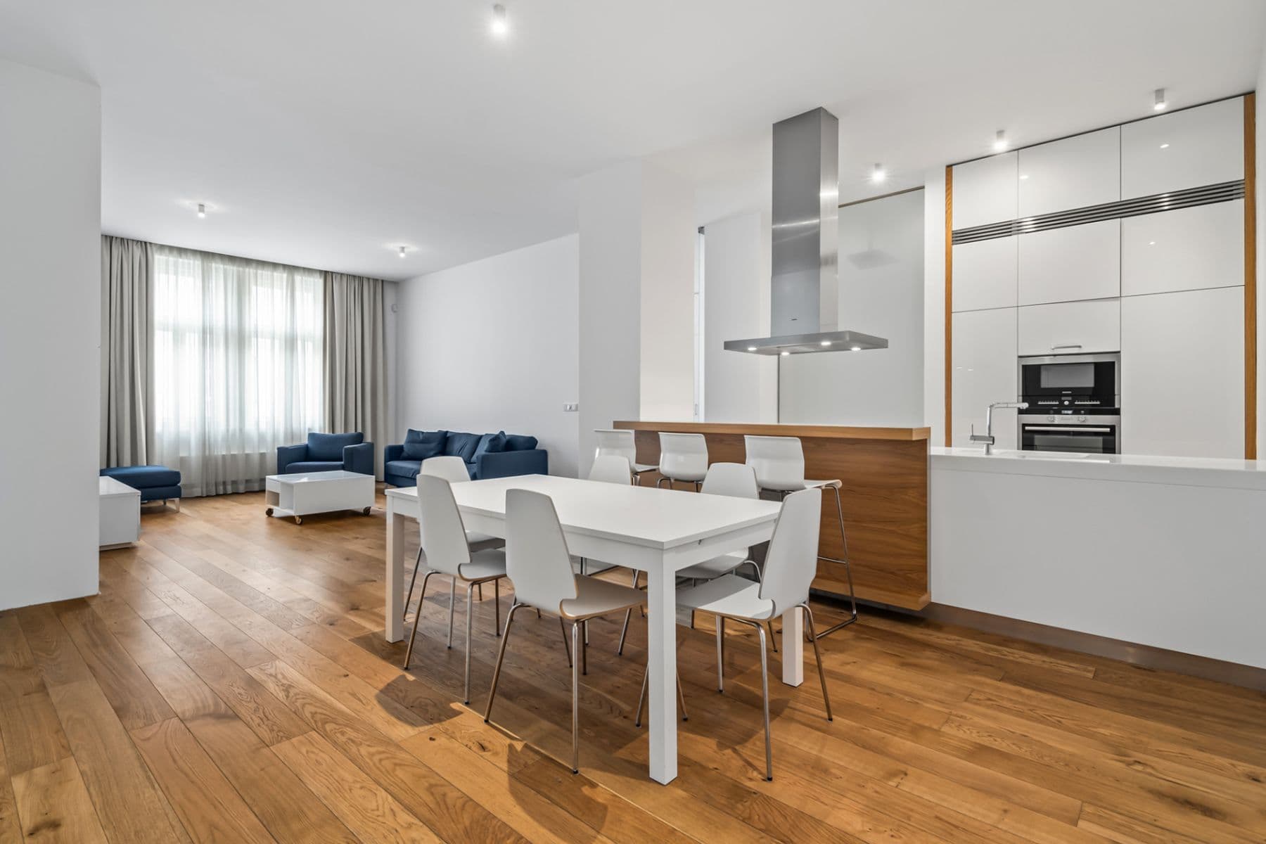 Prenájom bytu 3-izbový 109 m², Laubova, Praha, Praha Prenájom bytu 3-izbový 109 m², Laubova, Praha, Praha