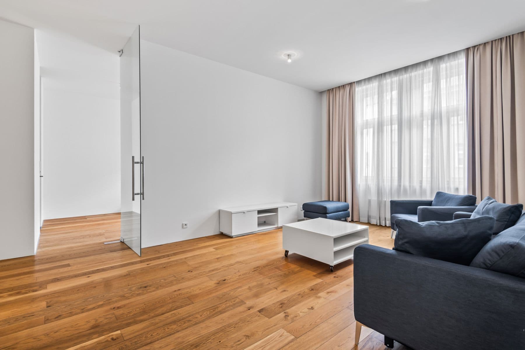 Prenájom bytu 3-izbový 109 m², Laubova, Praha, Praha Prenájom bytu 3-izbový 109 m², Laubova, Praha, Praha