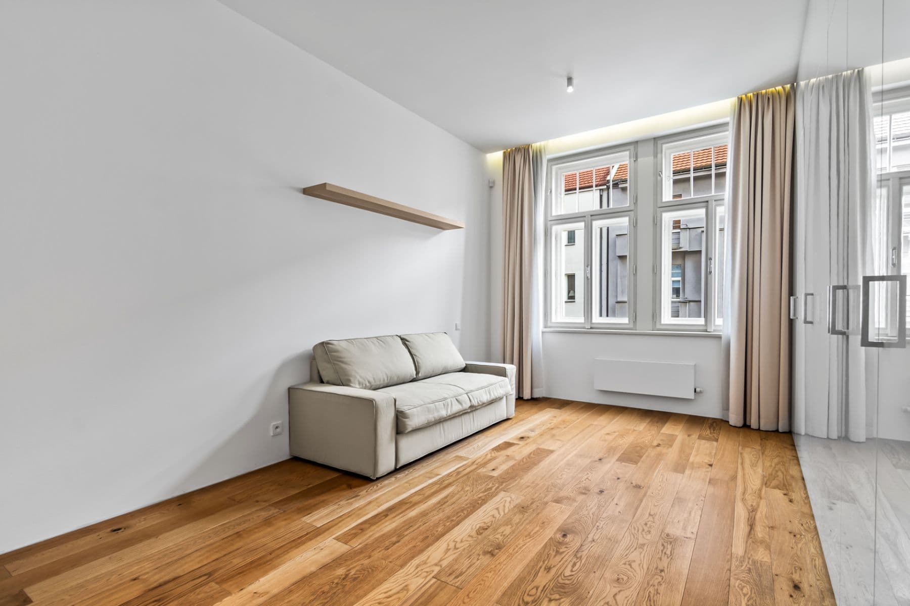 Prenájom bytu 3-izbový 109 m², Laubova, Praha, Praha Prenájom bytu 3-izbový 109 m², Laubova, Praha, Praha