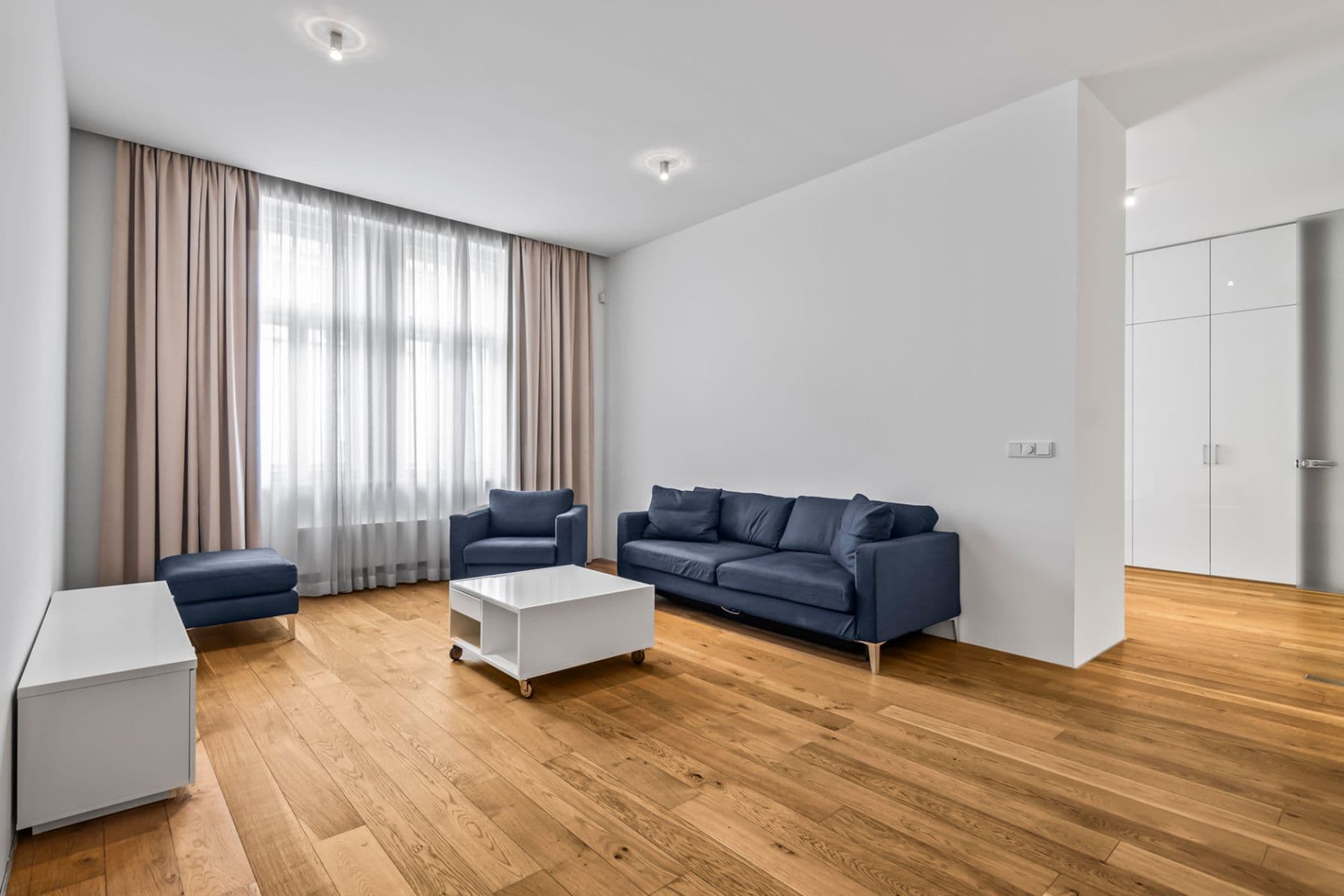 Prenájom bytu 3-izbový 109 m², Laubova, Praha, Praha Prenájom bytu 3-izbový 109 m², Laubova, Praha, Praha