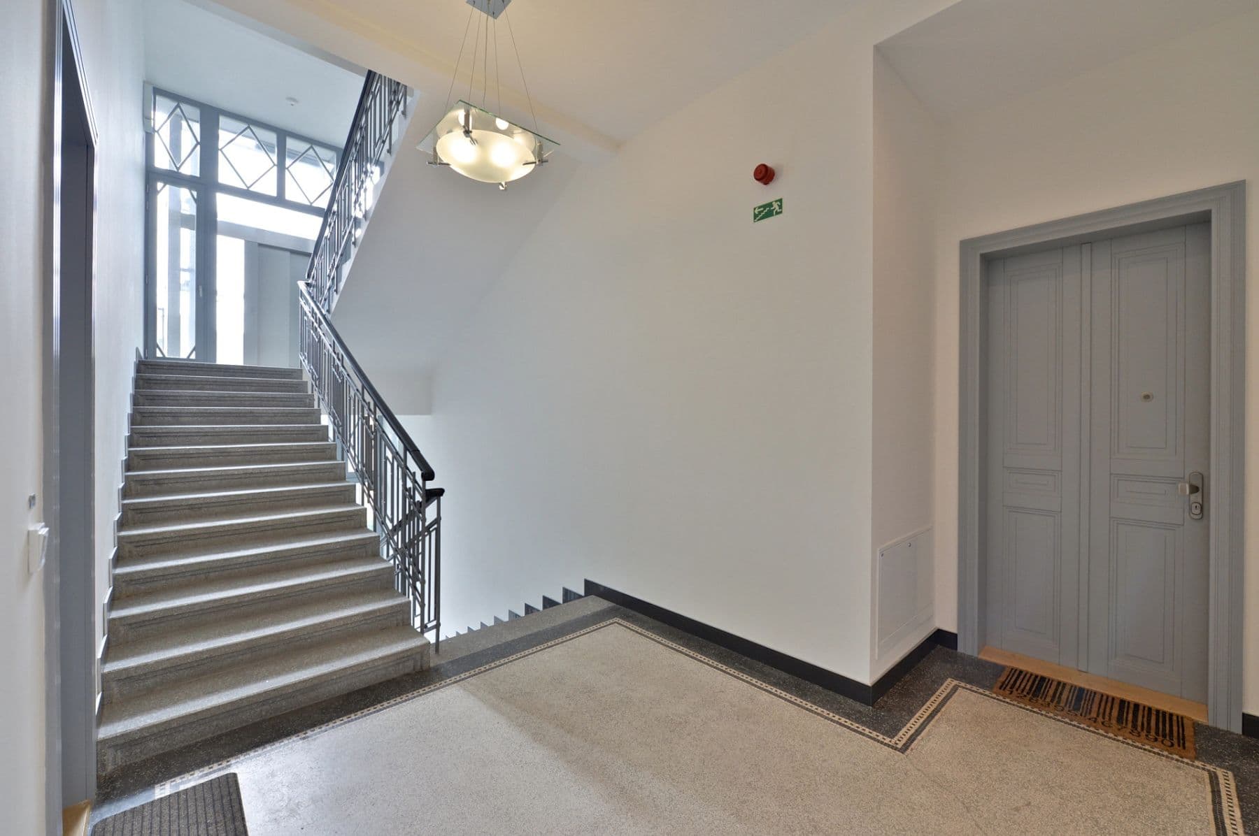 Prenájom bytu 3-izbový 109 m², Laubova, Praha, Praha Prenájom bytu 3-izbový 109 m², Laubova, Praha, Praha