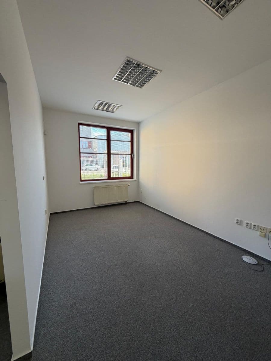 Prenájom kancelárie 250 m², Novoveská, Ostrava, Moravskoslezský kraj Prenájom kancelárie 250 m², Novoveská, Ostrava, Moravskoslezský kraj