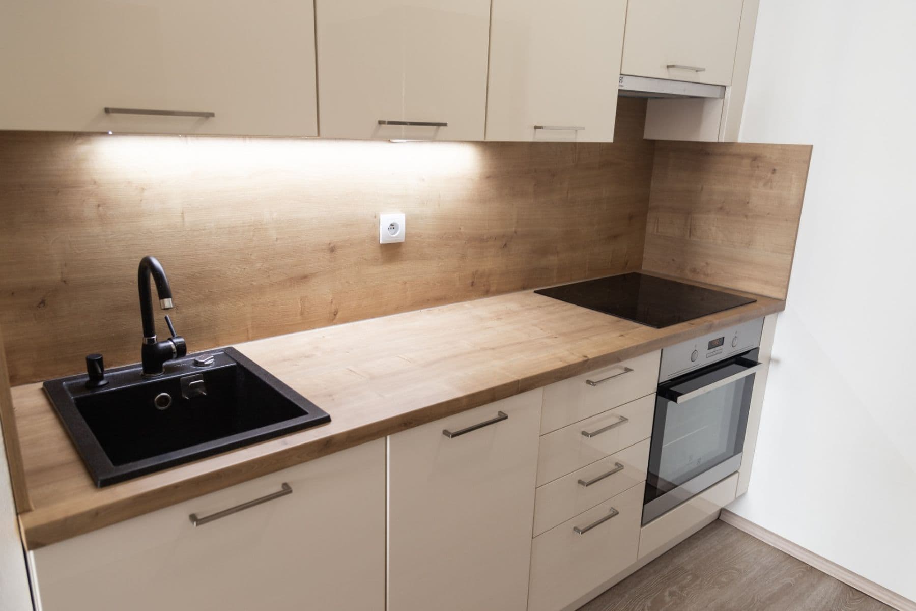 Prenájom bytu 2-izbový 48 m², Veslařská, Mělník, Středočeský kraj Prenájom bytu 2-izbový 48 m², Veslařská, Mělník, Středočeský kraj