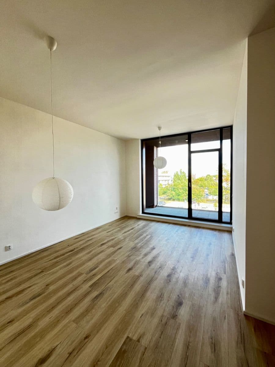 Prenájom bytu 2-izbový 67 m², Malešická, Praha, Praha Prenájom bytu 2-izbový 67 m², Malešická, Praha, Praha