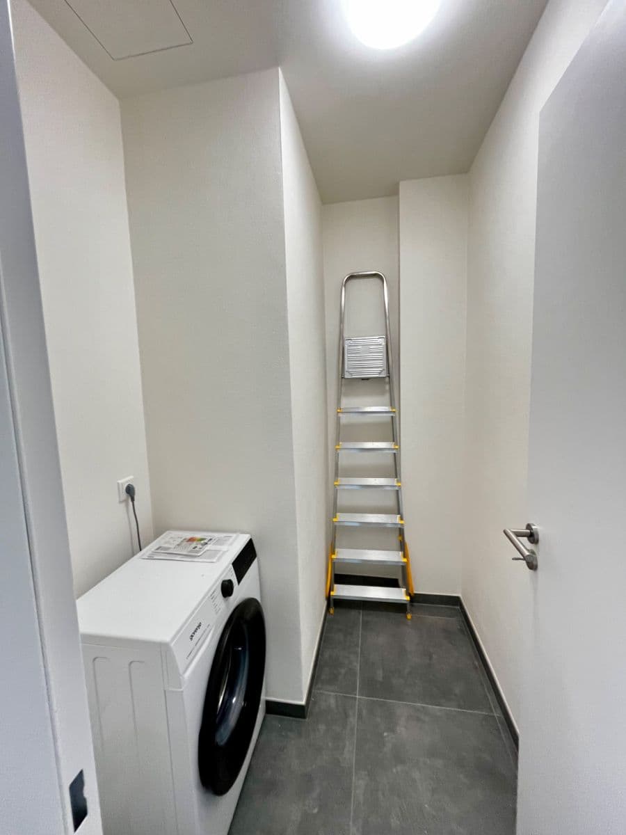 Prenájom bytu 2-izbový 67 m², Malešická, Praha, Praha Prenájom bytu 2-izbový 67 m², Malešická, Praha, Praha