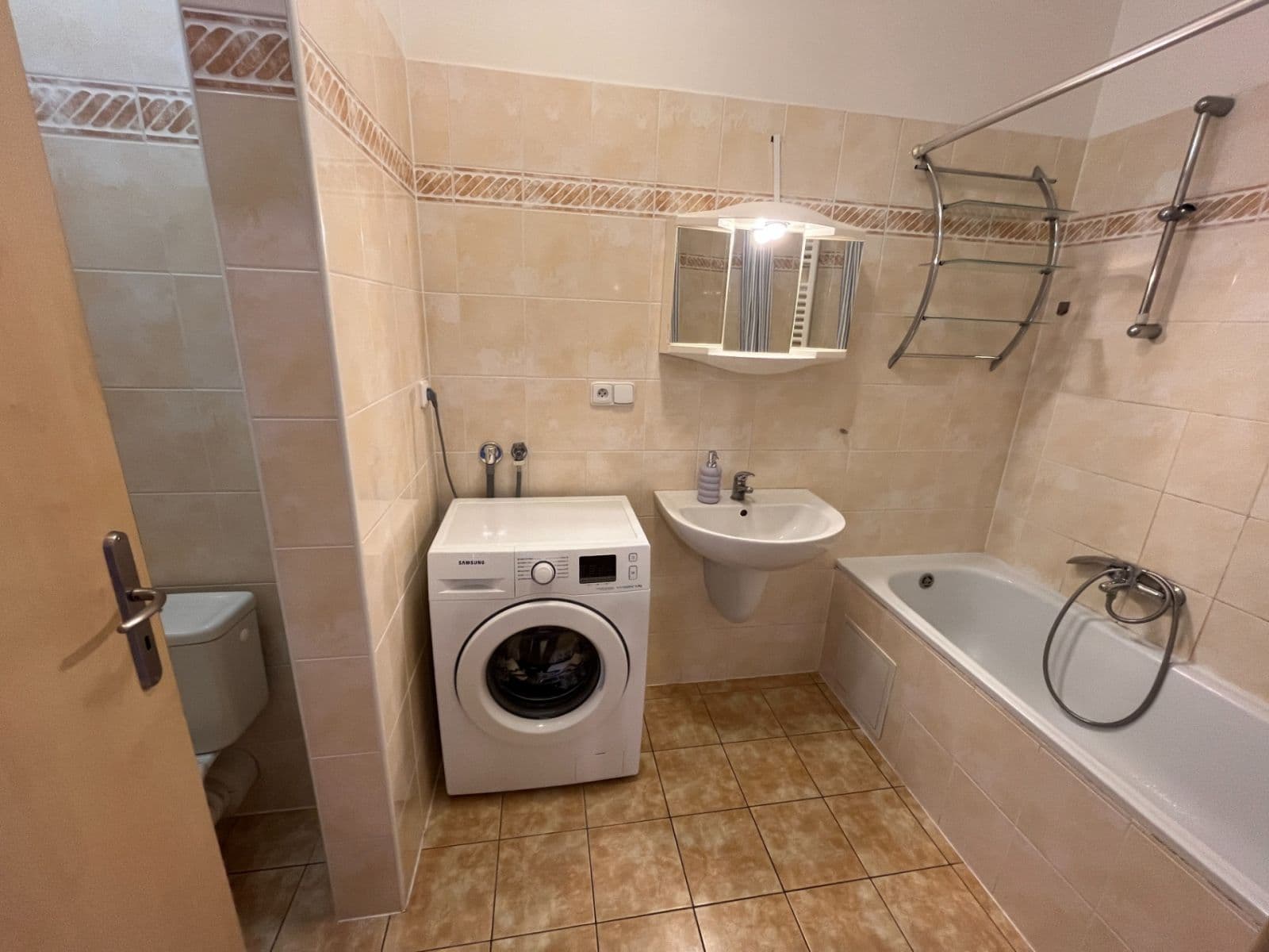 Prenájom bytu 1-izbový 41 m², U Jízdárny, Praha, Praha Prenájom bytu 1-izbový 41 m², U Jízdárny, Praha, Praha