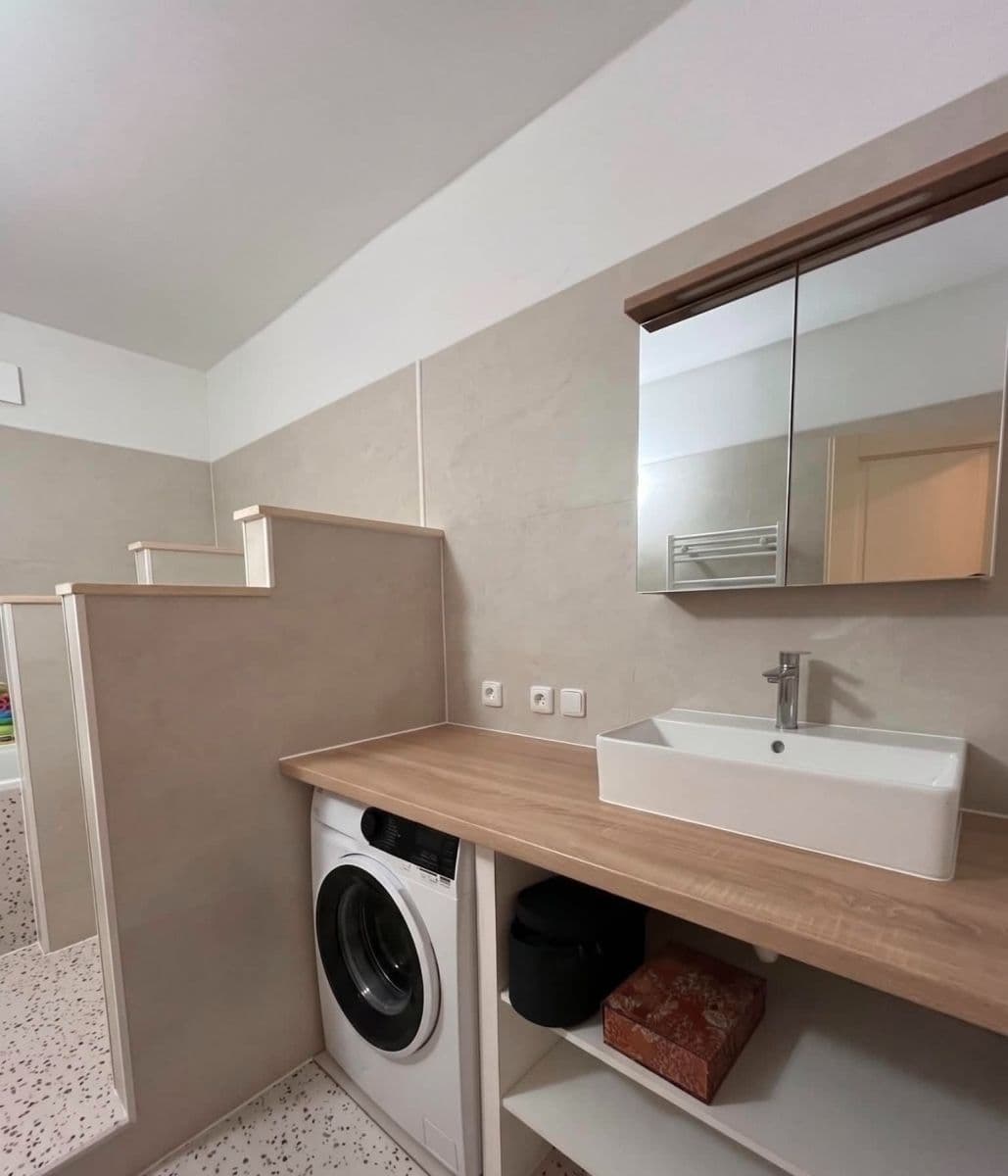 Prenájom bytu 1-izbový 55 m², Bulharská, Praha, Praha Prenájom bytu 1-izbový 55 m², Bulharská, Praha, Praha