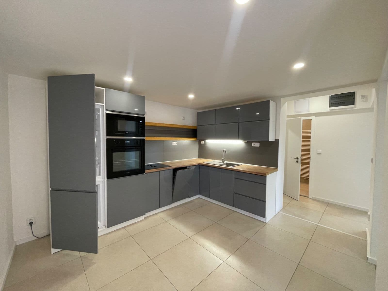 Prenájom bytu 4-izbový 90 m², Starochodovská, Praha, Praha Prenájom bytu 4-izbový 90 m², Starochodovská, Praha, Praha