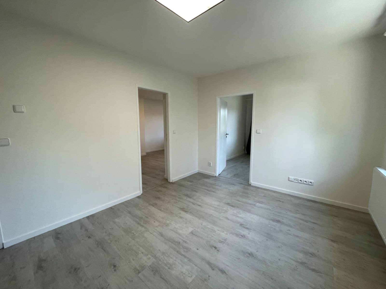 Prenájom bytu 4-izbový 90 m², Starochodovská, Praha, Praha Prenájom bytu 4-izbový 90 m², Starochodovská, Praha, Praha